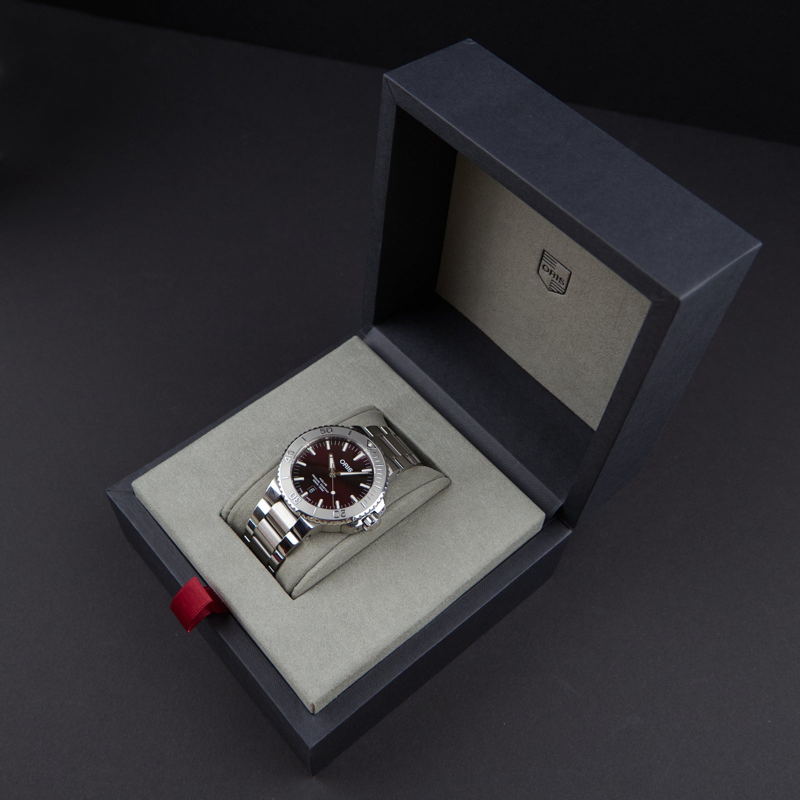 Oris - Aquis Date Relief