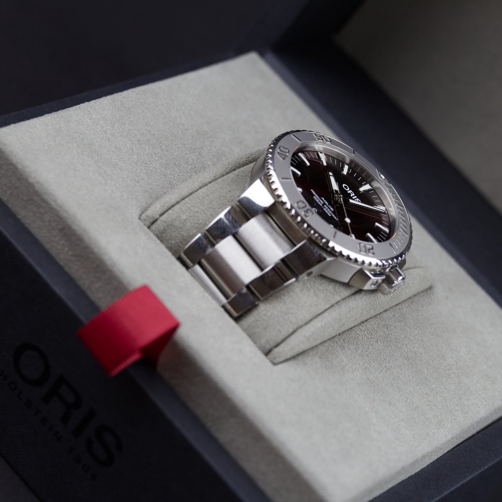 Oris - Aquis Date Relief