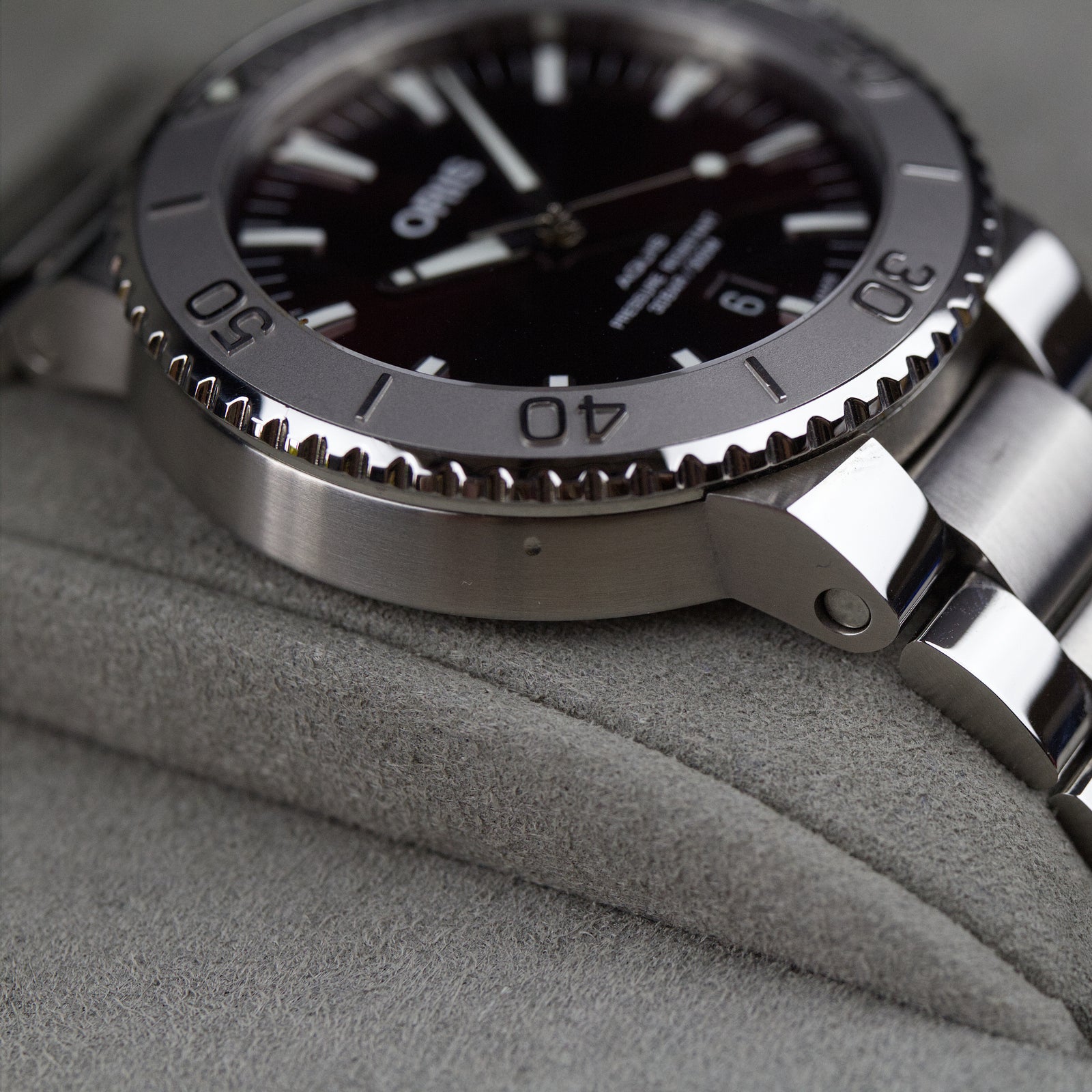 Oris - Aquis Date Relief