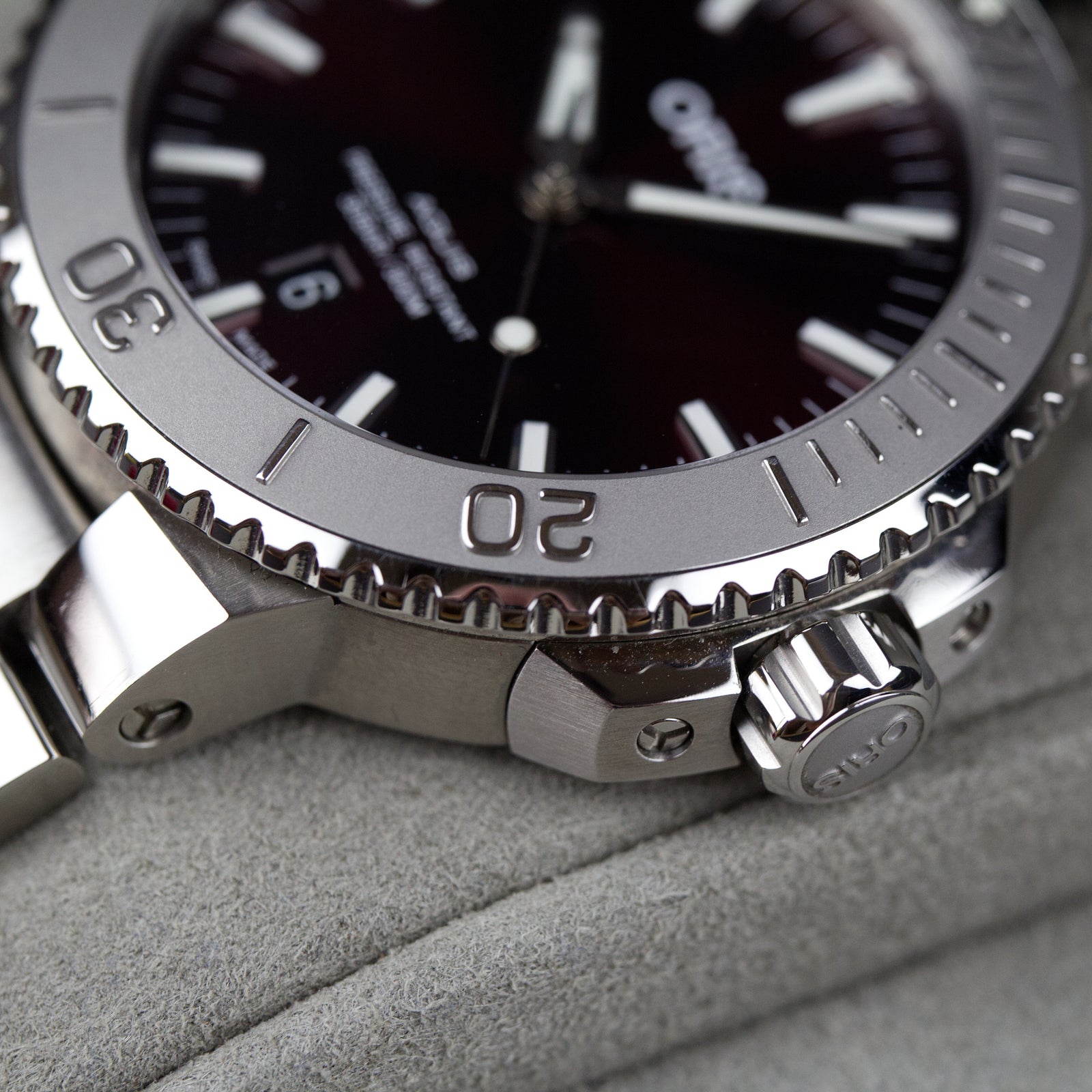 Oris - Aquis Date Relief