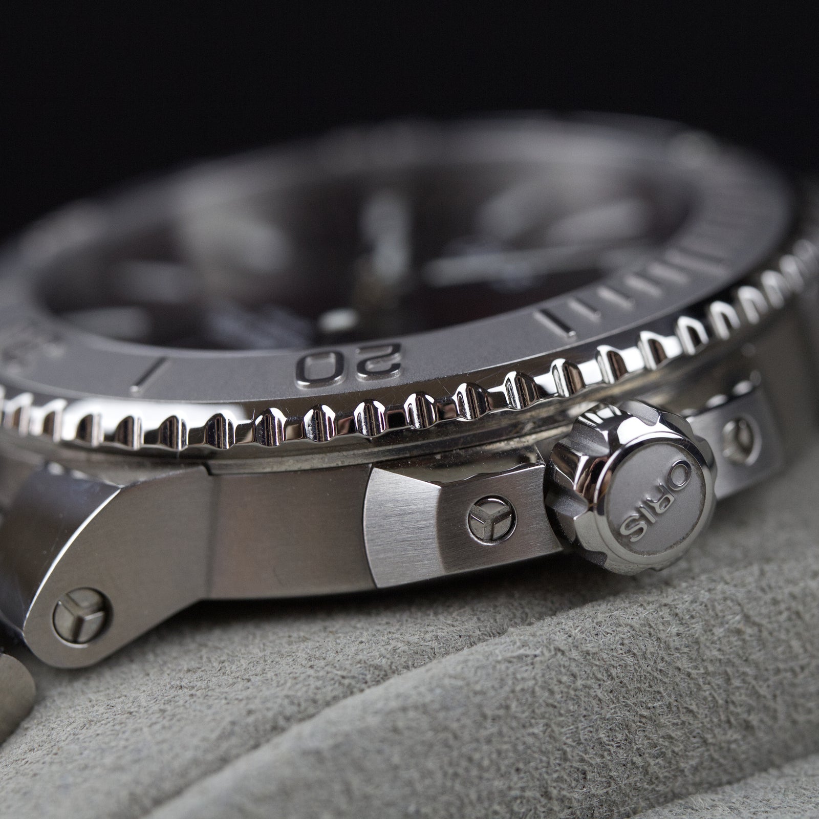 Oris - Aquis Date Relief