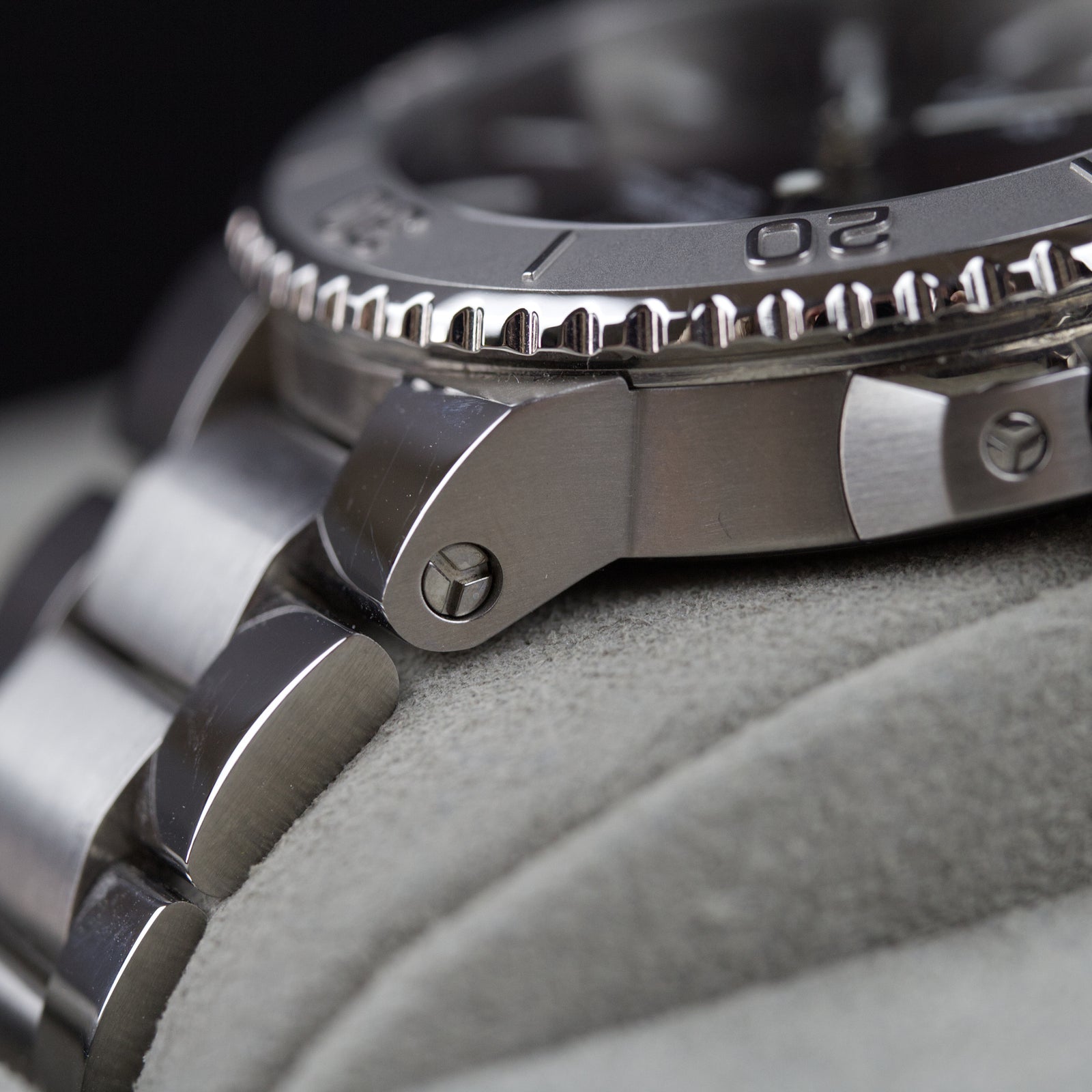 Oris - Aquis Date Relief