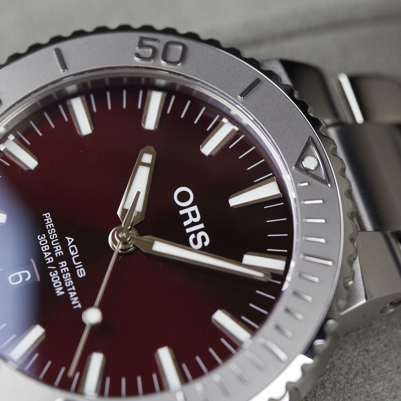Oris - Aquis Date Relief