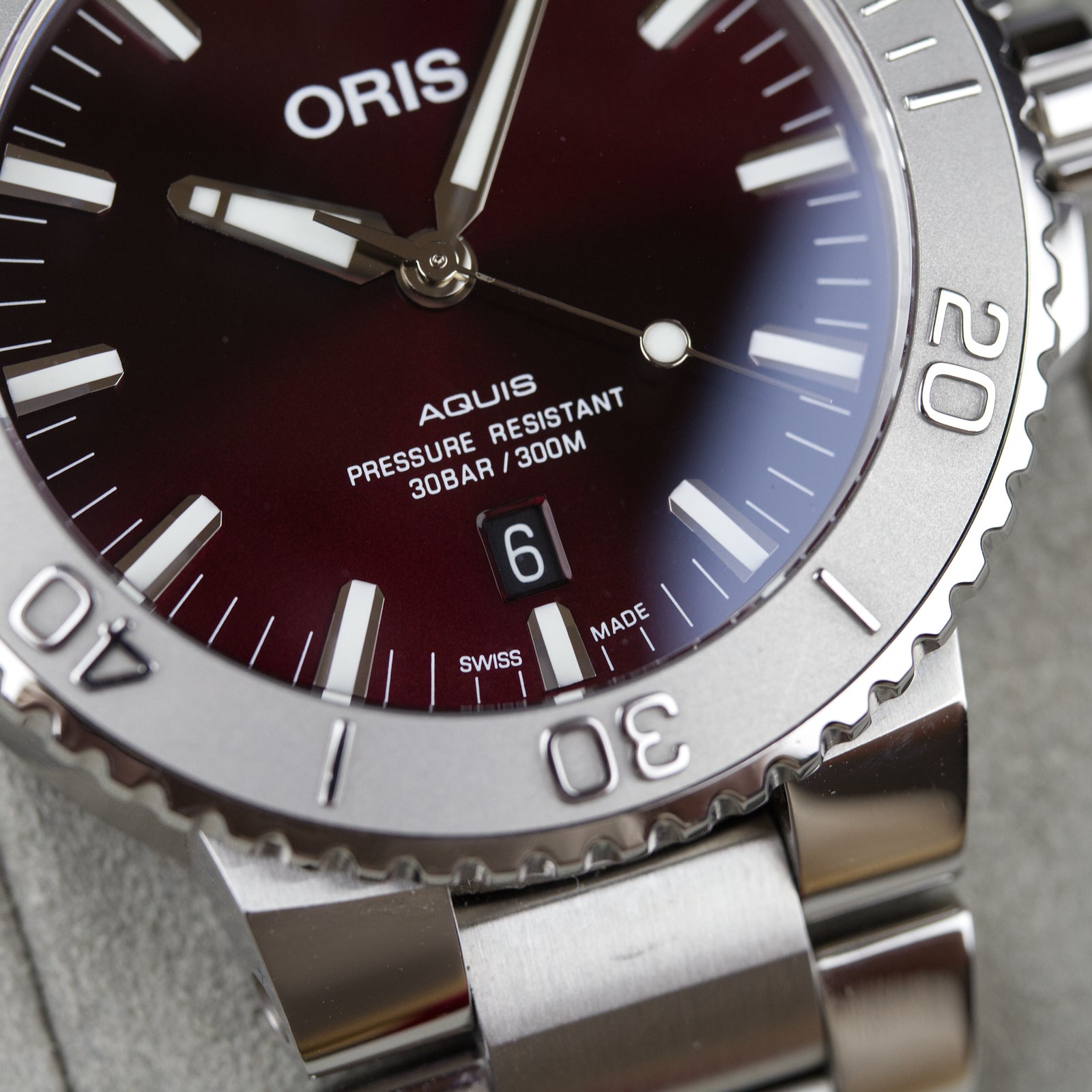 Oris - Aquis Date Relief