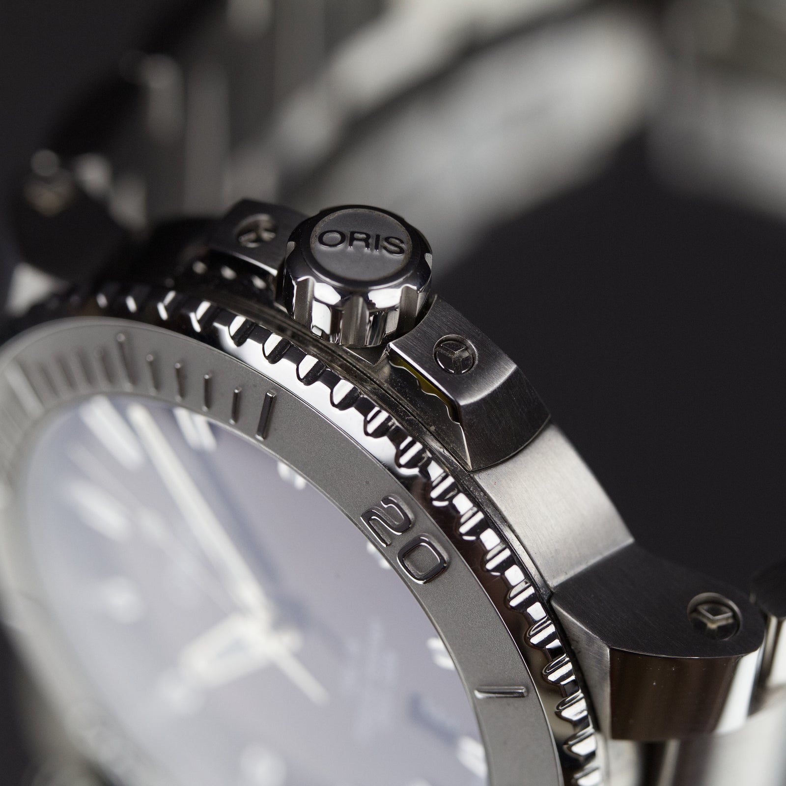 Oris - Aquis Date Relief