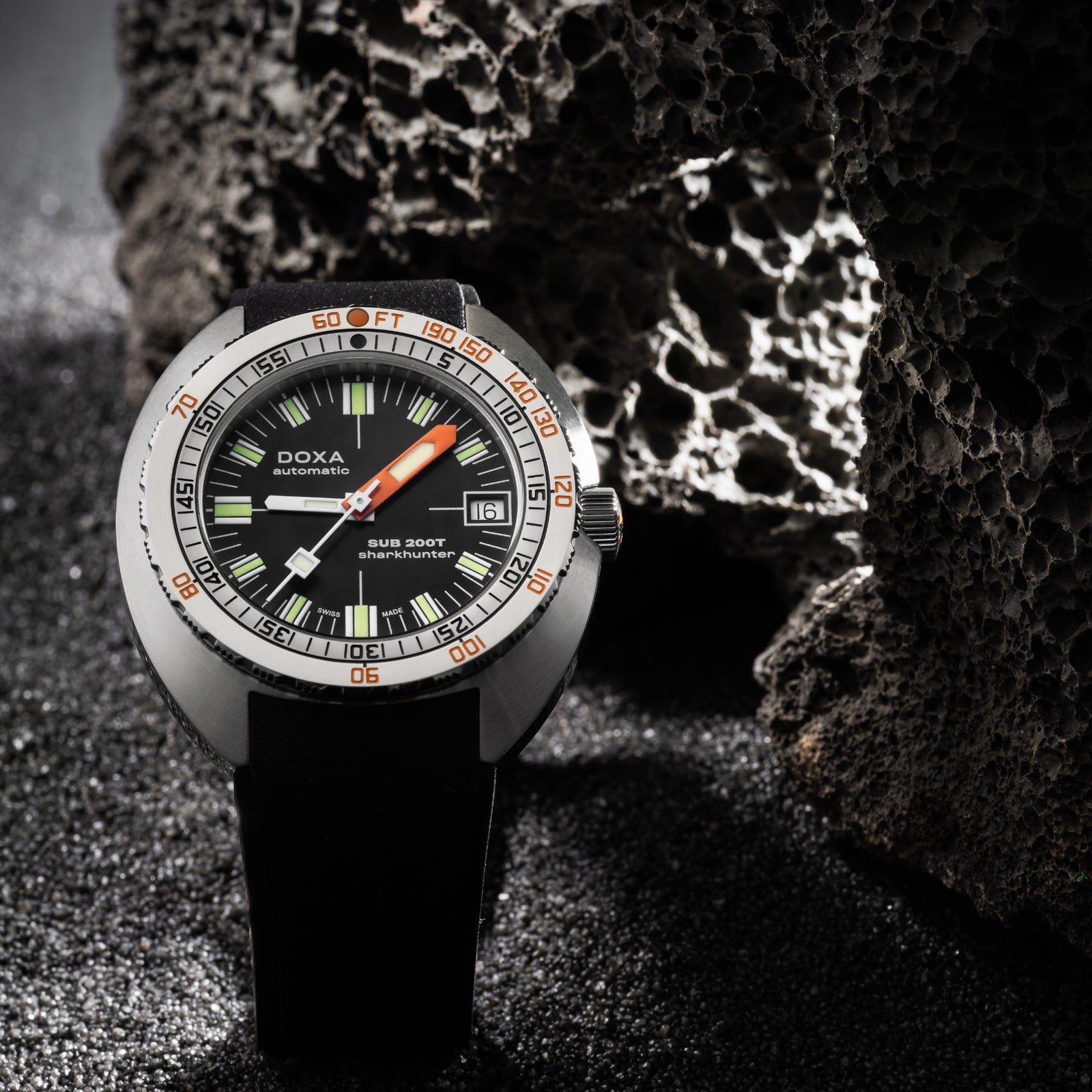Doxa 200 T - Sharkhunter (Black) Sunray Dial