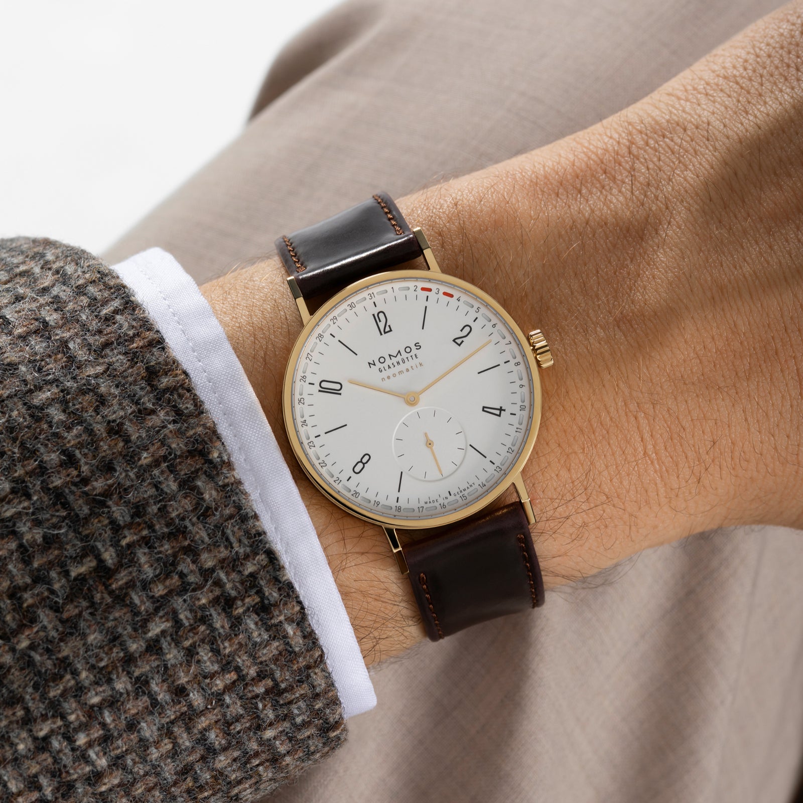 NOMOS - Tangente Gold Neomatik Update Doré 38 Ref: 196