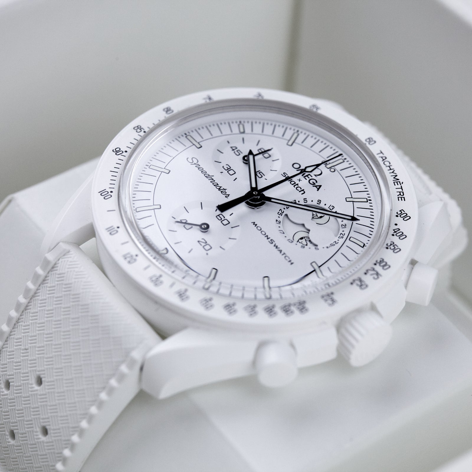 Omega/Swatch - Speedmaster Snoopy Moonphase