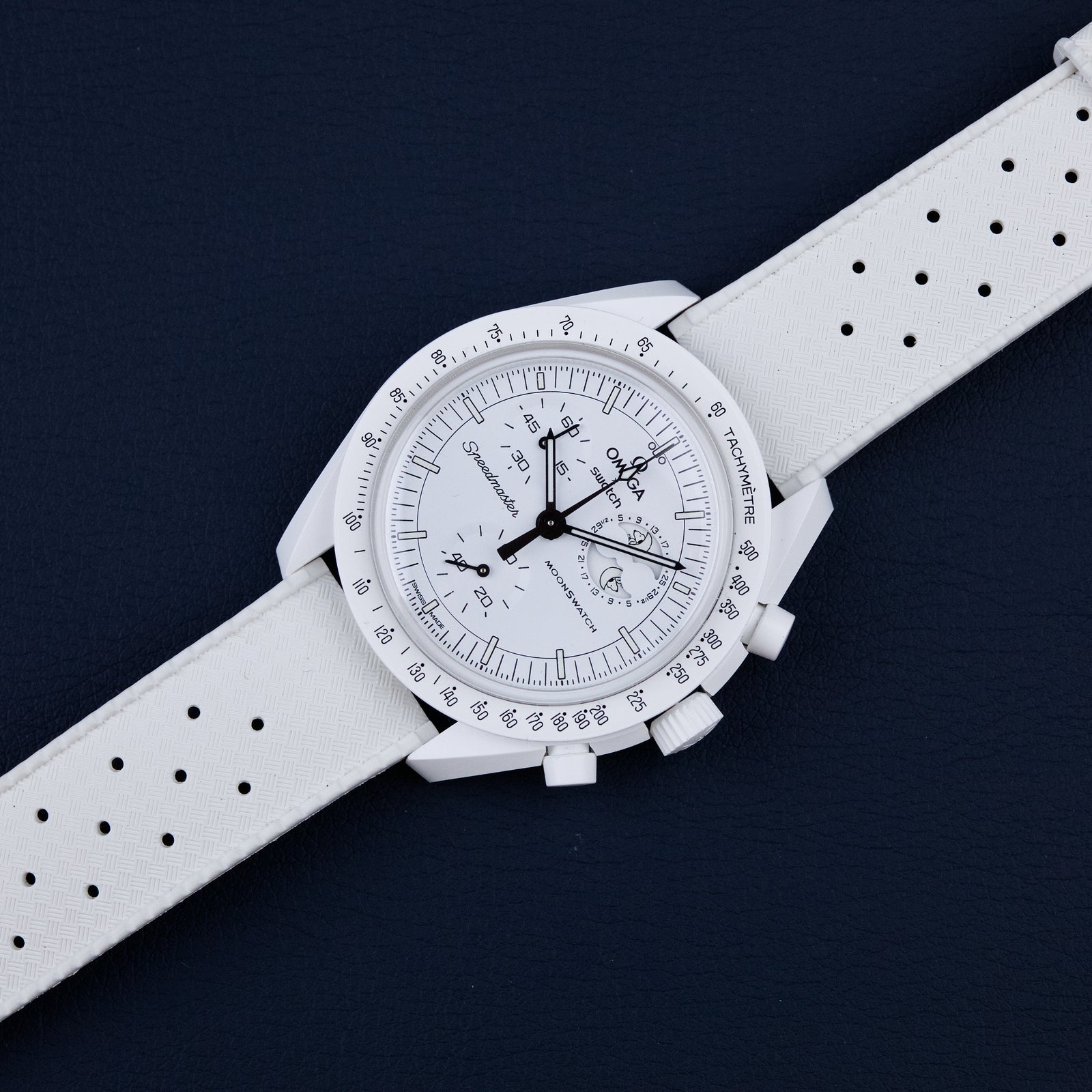 Omega/Swatch - Speedmaster Snoopy Moonphase