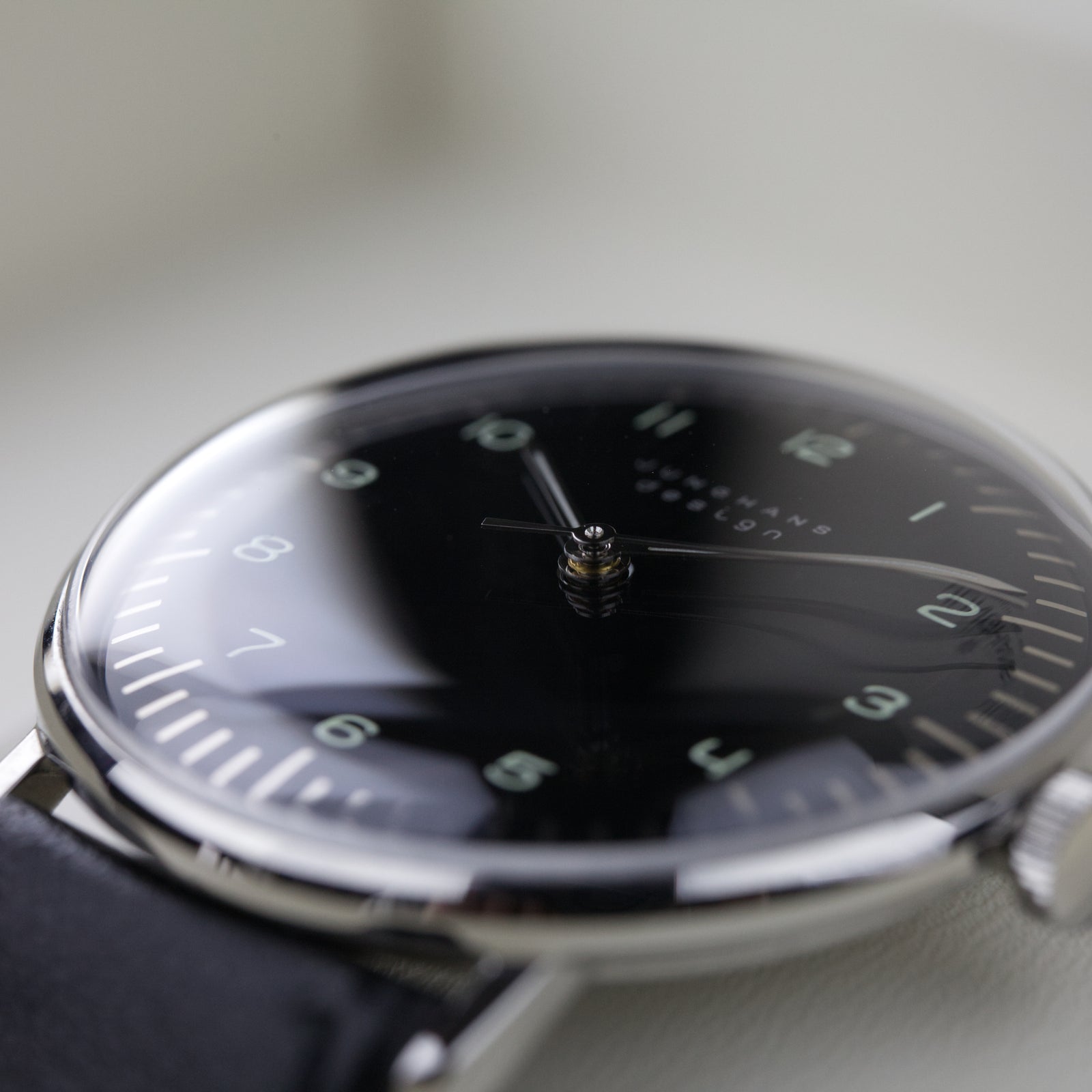 Junghans - max bill Handaufzug 27/3702.02