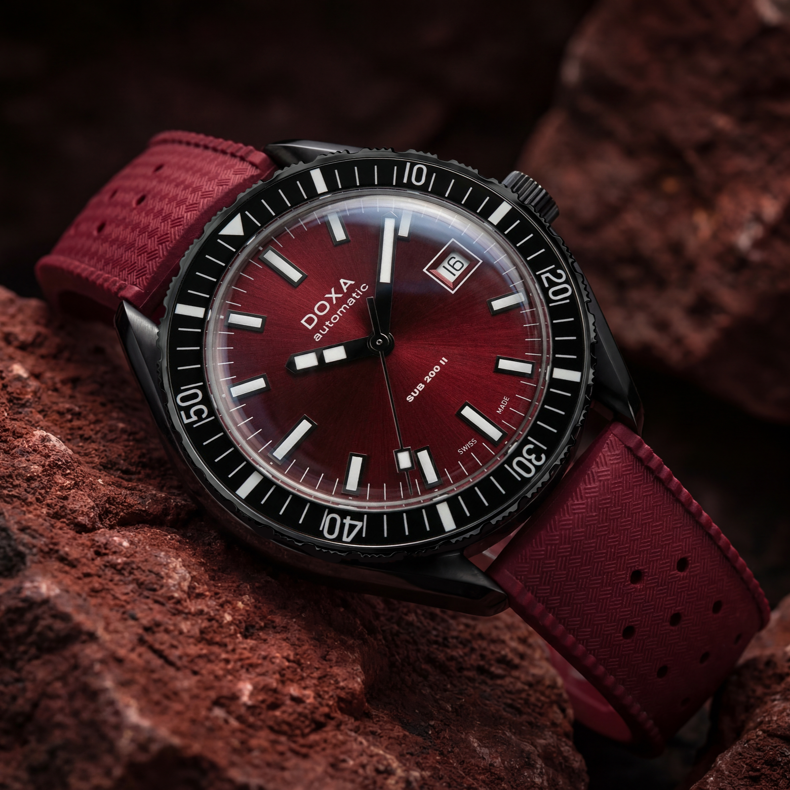 Doxa 200 II - Redcoral (Red)