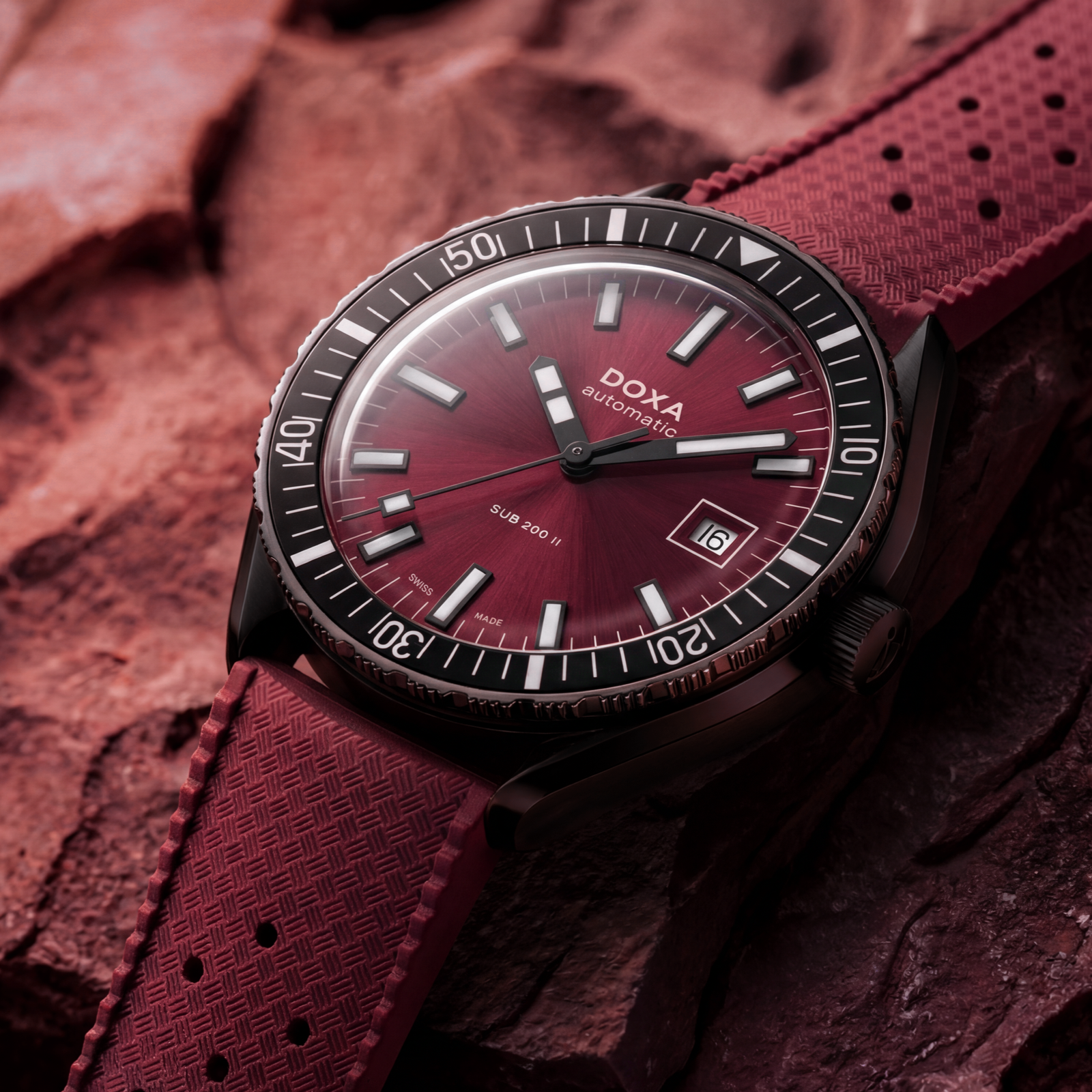 Doxa 200 II - Redcoral (Red)