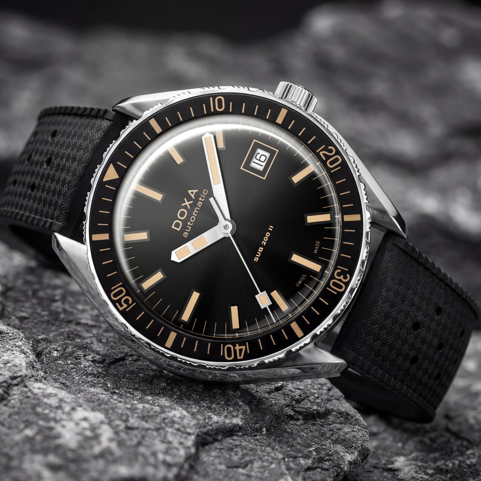 Doxa 200 II - Sharkhunter (Black)