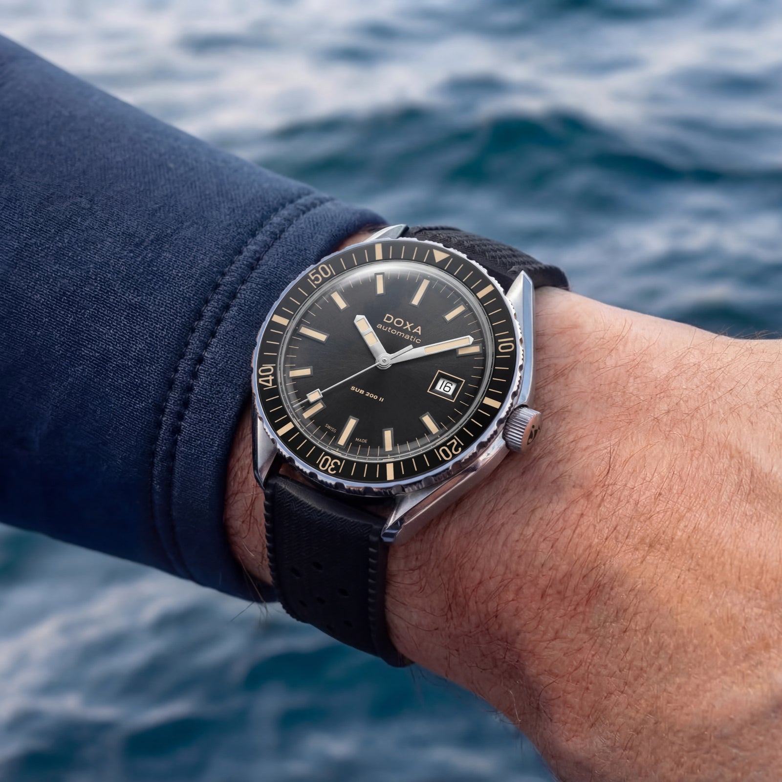 Doxa 200 II - Sharkhunter (Black)